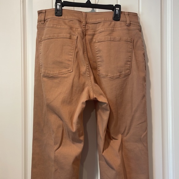 LL Bean women’s Classic straight fit pants. Size 10. - Picture 4 of 8